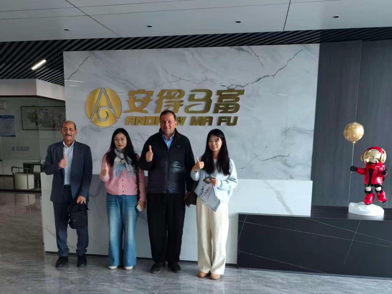 ລູກຄ້າອີຣັກຢ້ຽມຢາມເຄື່ອງຈັກ Andrew Mafu ເພື່ອປຶກສາຫາລືກ່ຽວກັບການຮ່ວມມືສາຍການຜະລິດ Croissant ອັດຕະໂນມັດຢ່າງເຕັມສ່ວນ